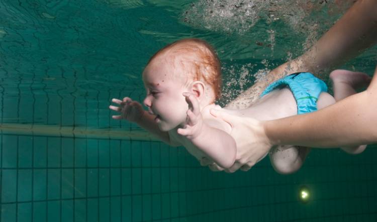 Jak začít potápět miminko?