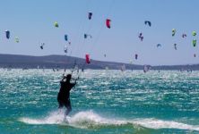 Kitesurfing aneb adrenalinová dovolená u moře