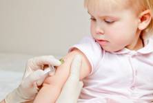 Odmítat, nebo neodmítat povinná očkování dětí?