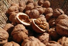 Ořechový olej - silný antioxidant s využitím v kosmetice i kuchyni
