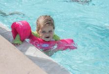 Vhodné a nevhodné pomůcky pro děti na plavání