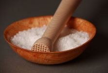 Léčivé účinky soli - koupele a masáže pro zahřátí 