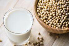 Je rostlinné mléko dobrým zdrojem vápníku?