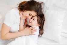 Závislost na dítěti: Jak rozpoznat zdravou hranici lásky?