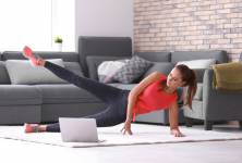 Efektivní cvičení na doma: Karanténa nemusí znamenat nulový pohyb