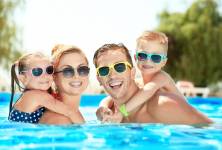 Letní zdravotní nástrahy, které na vás čekají v bazénech