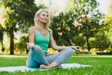 Hormonální jóga – jak pomůže ženskému tělu pravidelná praxe jógy?