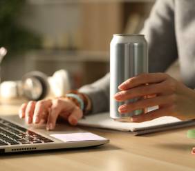 Mezinárodní den energy drinků – jaká rizika přináší jejich pravidelné pití?