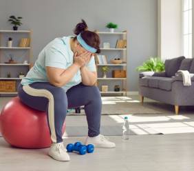 Nevysvětlitelné přibírání, otoky a únava? Možná za tím stojí Cushingův syndrom