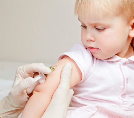 Odmítat, nebo neodmítat povinná očkování dětí?