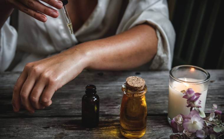 Trápí vás akné? Vsaďte na rostlinné oleje a aromaterapii