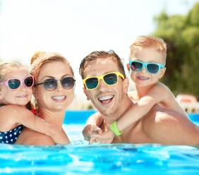 Letní zdravotní nástrahy, které na vás čekají v bazénech